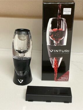 Vinturi Black Wine Aerator - Essential Wine Aerator